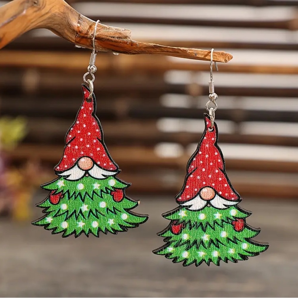 NEW Christmas Gnomes Dangle Earrings - Picture 2 of 4